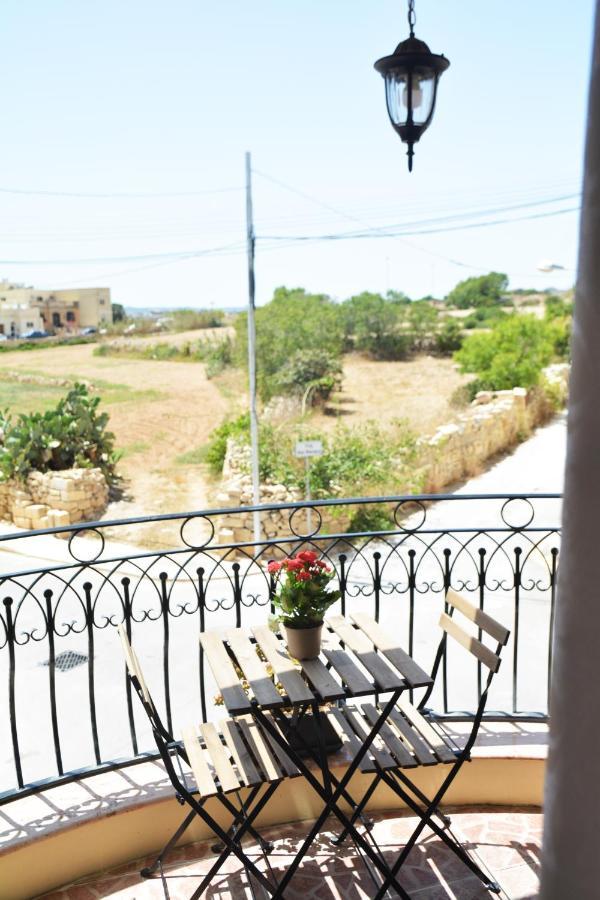 Bed and Breakfast Joseluce Gudja Екстер'єр фото